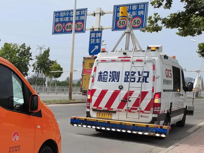 安徽合肥開展道路定期檢測，包括道路常規(guī)檢測、道路結(jié)構(gòu)強(qiáng)度檢測、技術(shù)狀況評價等內(nèi)容