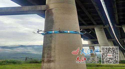 江西首次利用爬墩機(jī)器人對(duì)高速公路橋梁檢測(cè)