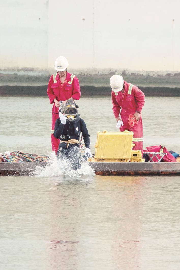 漳州市市政工程中心水陸并進(jìn)，對南山橋、戰(zhàn)備大橋、水仙花大橋、九龍江大橋等多座橋梁進(jìn)行無死角檢測