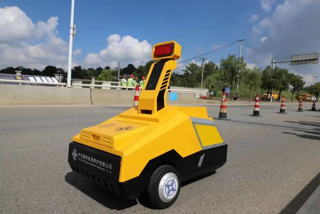 貴陽市云巖區(qū)橋梁智能檢測車“上崗”，輔助橋梁病害檢測