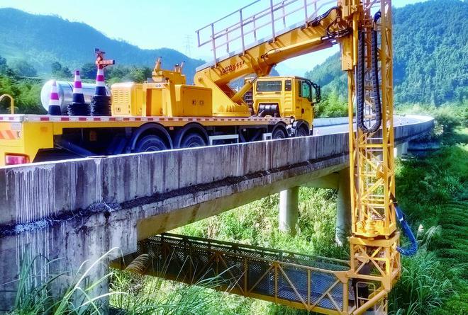 安徽黃山市全面檢測橋梁的安全健康狀況,確保橋梁健康安全運(yùn)行