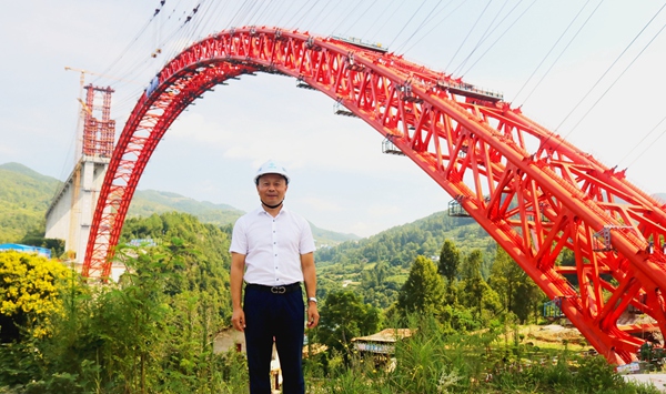 支撐德余高速公路烏江特大橋高精準(zhǔn)合龍。受訪者供圖