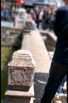 上海南翔老街一石橋橋板斷裂1人落水，將對景區(qū)所有橋梁進行檢測