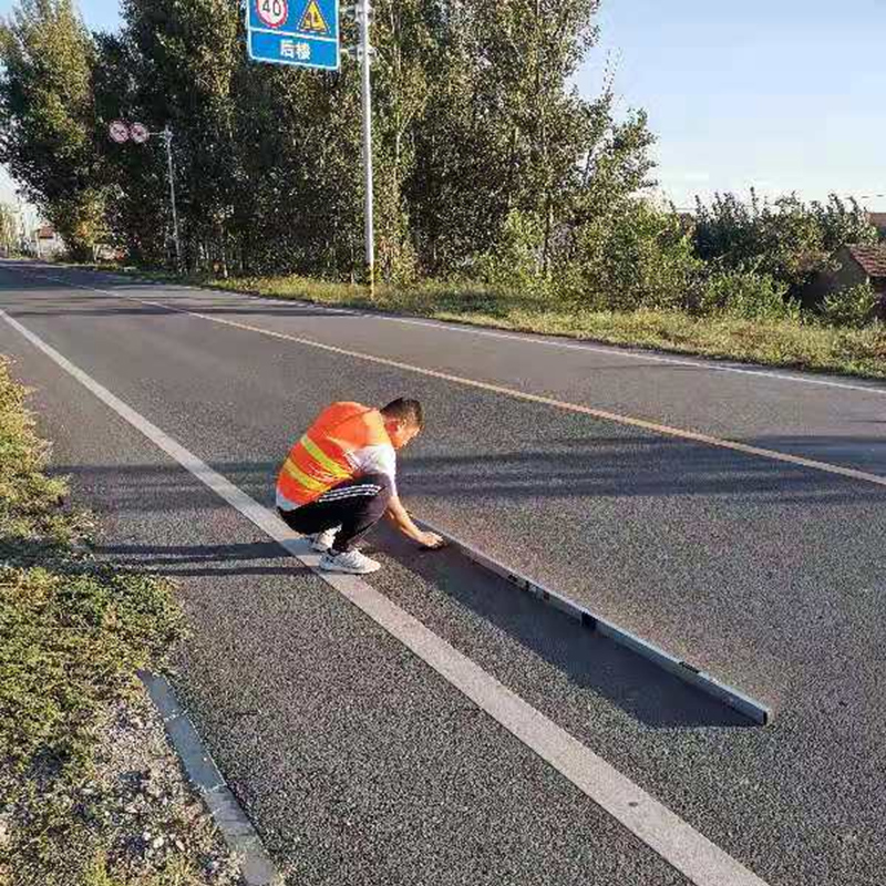 道路檢測公司檢測員是如何利用三米直尺測路面平整度的？