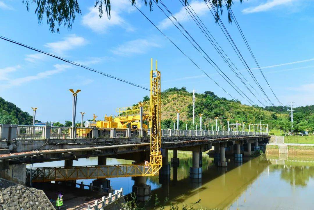 湖北咸寧組織檢測(cè)單位， 對(duì)城區(qū)39座橋梁和涵洞進(jìn)行數(shù)據(jù)采集、結(jié)構(gòu)部件質(zhì)量和承載能力檢測(cè)