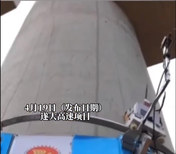 江西南昌：全國首創(chuàng)！“蜘蛛人”爬上橋梁做檢測