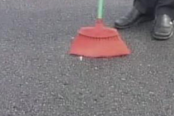 道路檢測(cè)公司分享手工鋪砂法檢測(cè)路面構(gòu)造深度的步驟