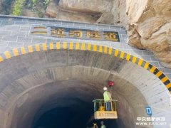密云公路分局組織檢測(cè)單位對(duì)位于密關(guān)路的白河大橋進(jìn)行安全檢測(cè)