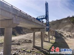 新疆哈巴河公路管理分局對(duì)42座橋梁進(jìn)行橋梁檢測(cè)