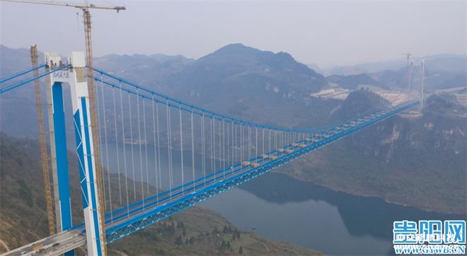 壯觀！甕安至開陽高速公路開州湖特大橋進(jìn)行荷載試驗(yàn)